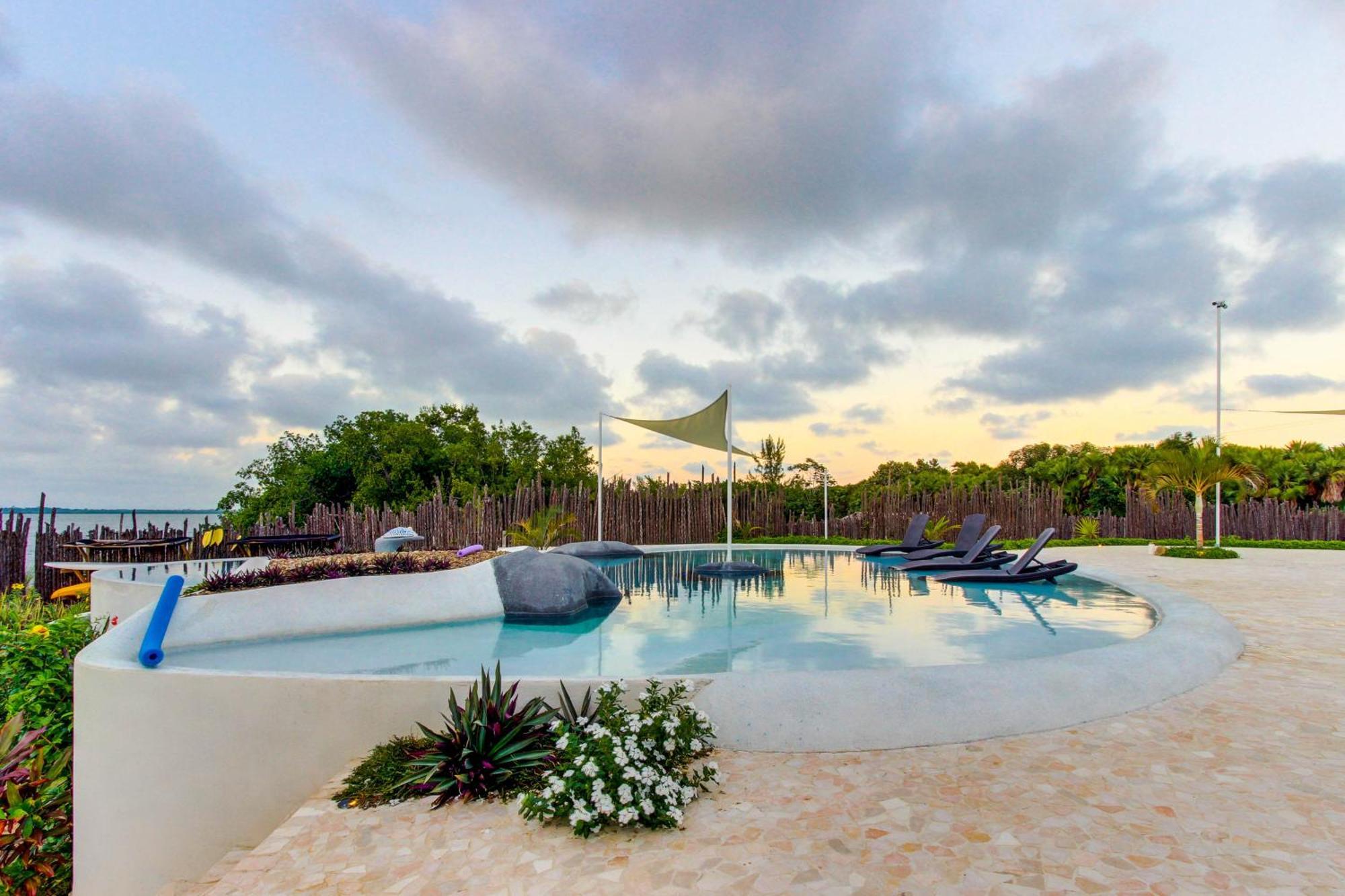 Swan Villas Maya Beach エクステリア 写真